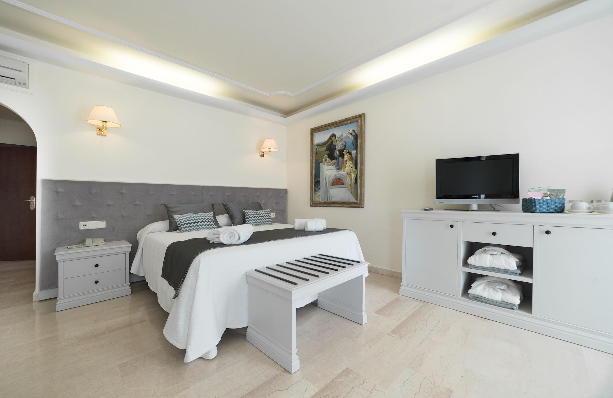 Grand Hotel Palladium Santa Eulalia Del Rio Exterior photo