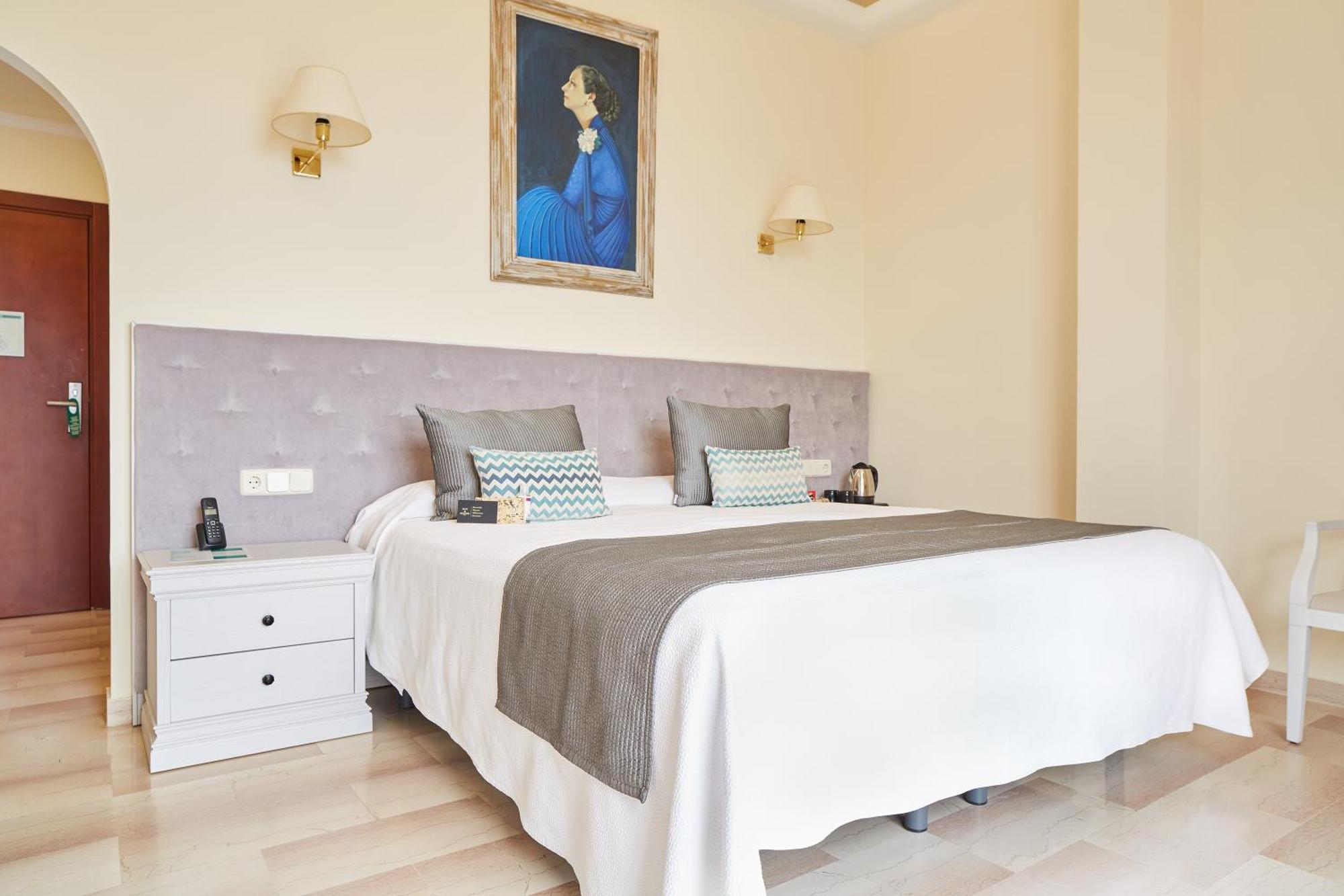 Grand Hotel Palladium Santa Eulalia Del Rio Exterior photo