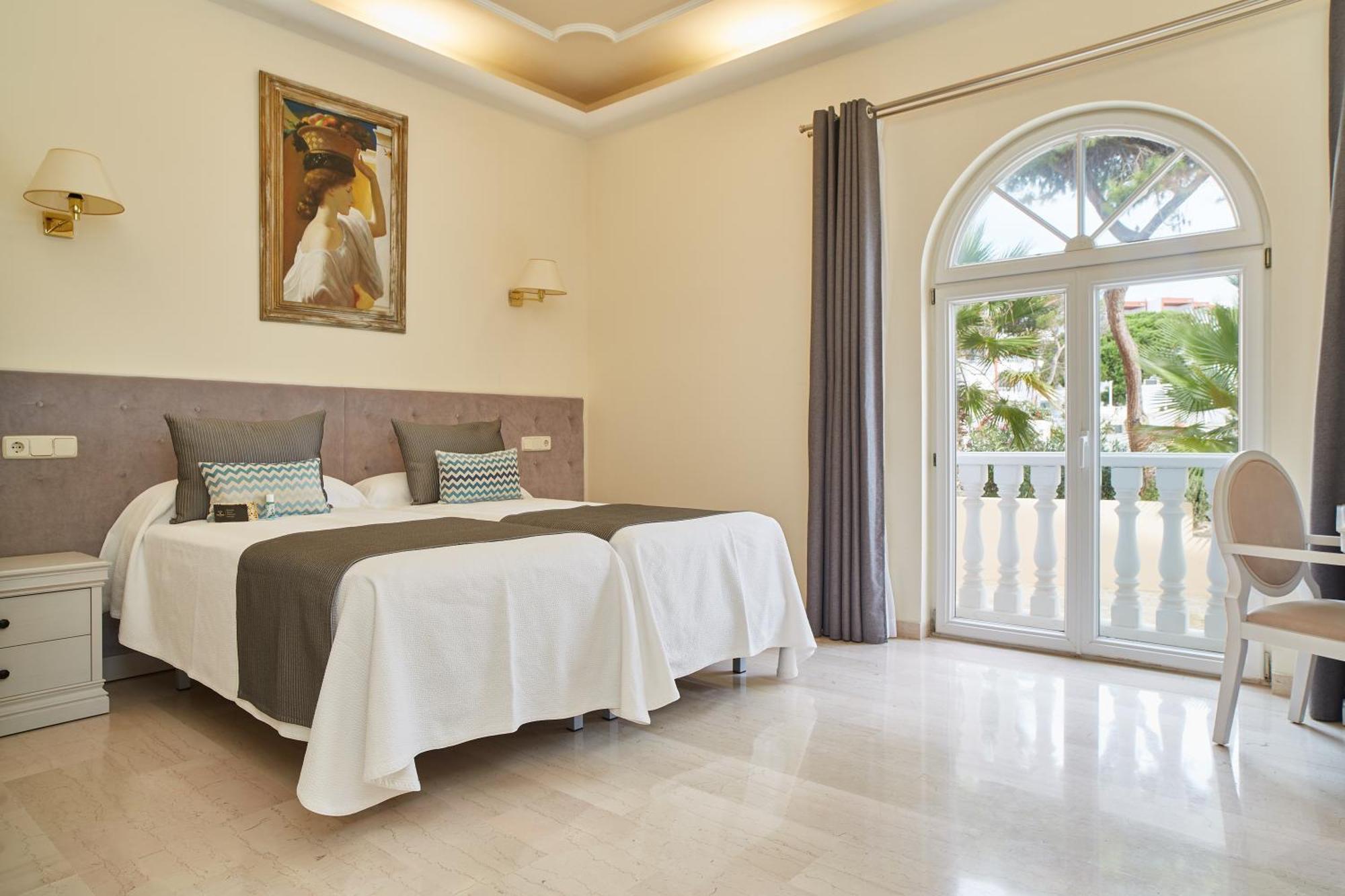 Grand Hotel Palladium Santa Eulalia Del Rio Exterior photo