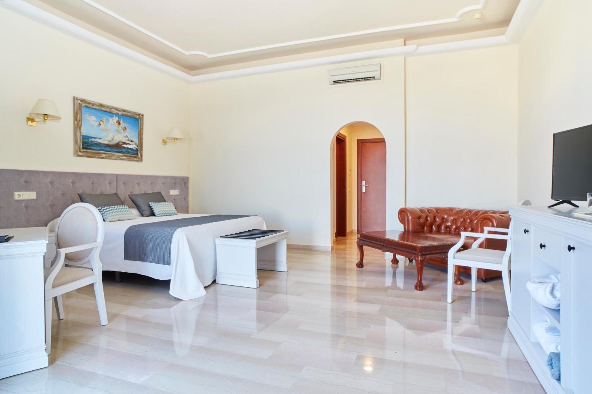 Grand Hotel Palladium Santa Eulalia Del Rio Exterior photo