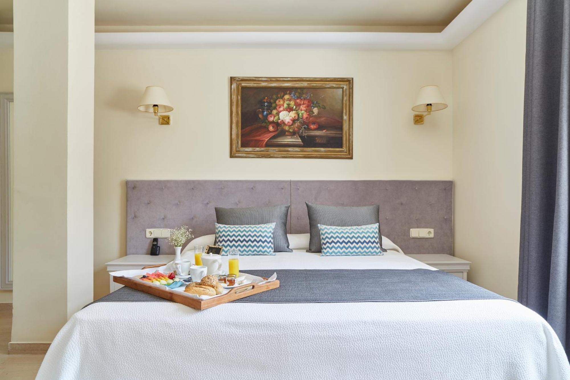 Grand Hotel Palladium Santa Eulalia Del Rio Exterior photo