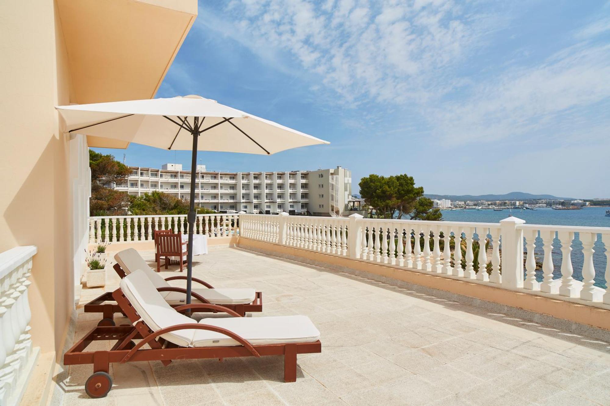 Grand Hotel Palladium Santa Eulalia Del Rio Exterior photo