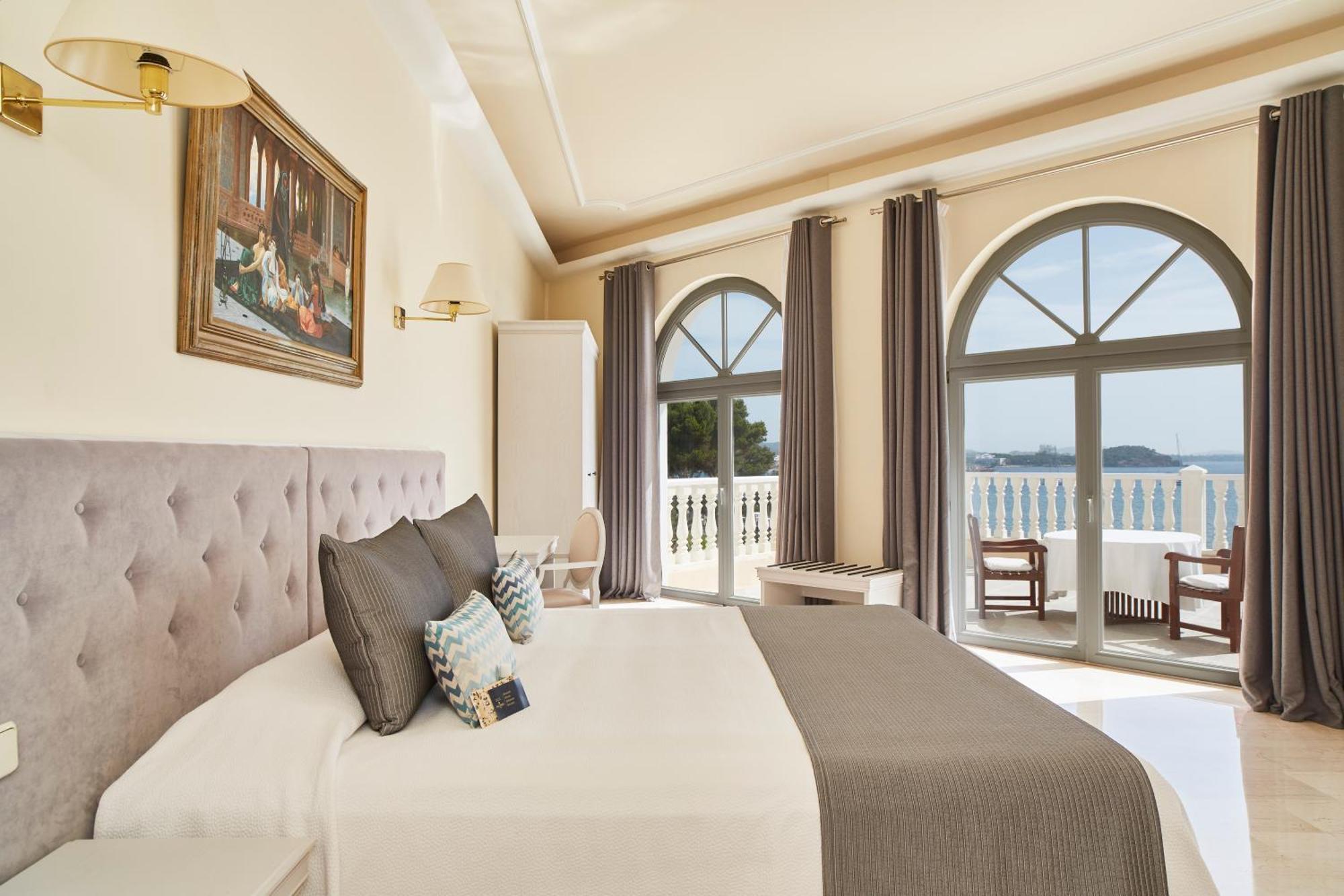Grand Hotel Palladium Santa Eulalia Del Rio Exterior photo