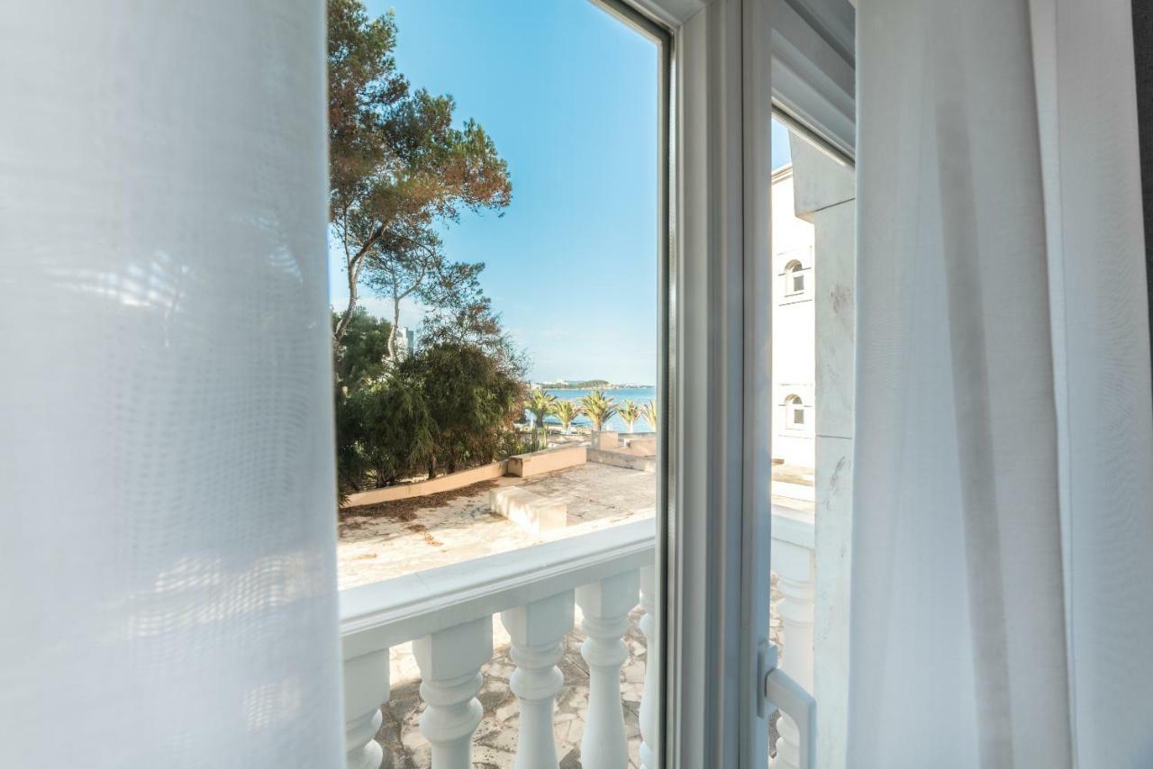 Grand Hotel Palladium Santa Eulalia Del Rio Exterior photo